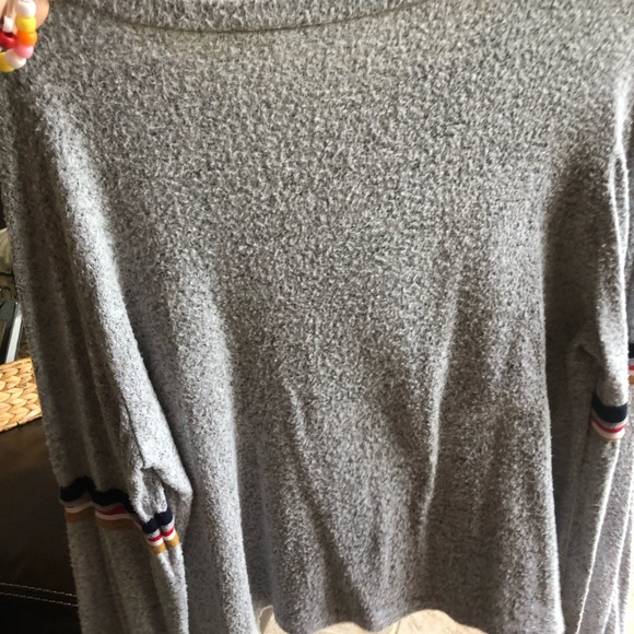 gray long sleeve - Picture 2 of 3